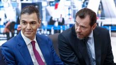 El presidente del gobierno, Pedro S�nchez, y el ministro de Transportes, Oscar Puente, en una imagen de archivo