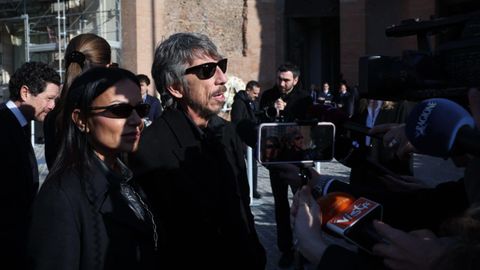 El dise�ador Pier Paolo Piccioli junto a su esposa, Simona Caggia