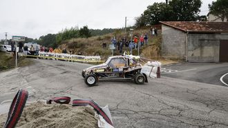 Los Yacar Cross ofrecieron vistosas actuaciones en el tramo del RallyMix de Barbadás