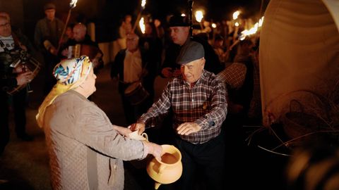 Percorrido nocturno por Ni�odaguia dentro da fornada tradicional.