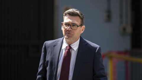 Andy Burnham, diputado por Makerfield, llega a la Congress House.