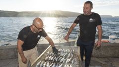 ¡Salen de la brasa las primeras sardinas del año!