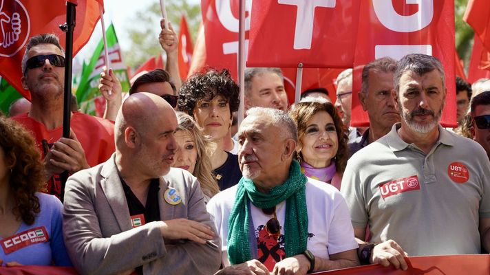 Dirigentes sindicales y pol�ticos en la manifestaci�n del 1� de mayo en M�laga