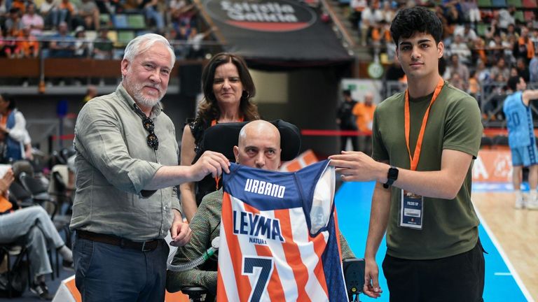 24 horas con Urbano Gonz�lez, un enfermo de ELA