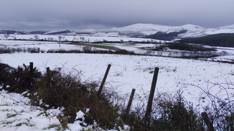 La imagen que presenta este s�bado las cumbres y montes en la zona de A Ga�idoira