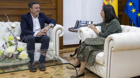 El alcalde de As Pontes y la directora general de la Guardia Civil, en la reuni�n que mantuvieron en noviembre