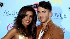 Kevin Jonas con su esposa Danielle Deleasa