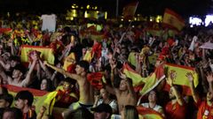 Aficionados de la selecci�n espa�ola durante los festejos por el t�tulo del Mundial.