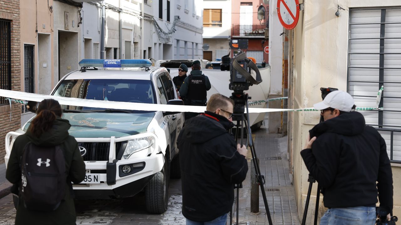 Un hombre mata a cuchilladas a un amigo de su hijo de 13 años en Sueca ...