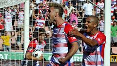 Floro Flores celebra su gol al Deportivo