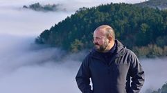 <span lang= gl >Manuel Gago nun escenario que pode estar en Galicia, pero tam�n � posible que sexa de Escocia</span>