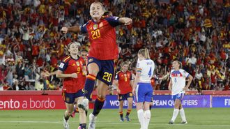 Claudia Pina, celebrando su gol a Inglaterra.