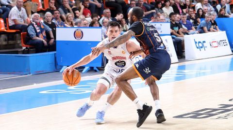 &Aacute;lex Barcello anot&oacute; 20 puntos (2 de 5 triples) en la derrota del Obradoiro ante el Tizona Burgos.