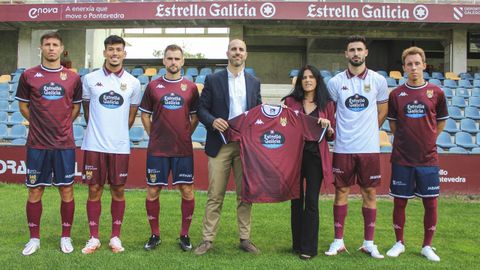 Presentacin de las nuevas equipaciones del Pontevedra CF