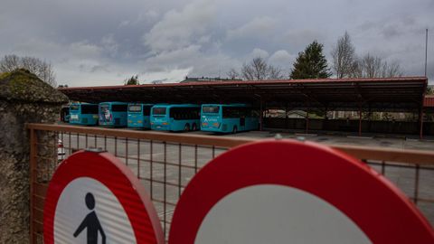 Imagen de archivo de autobuses aparcados en la estaci�n de Carballo