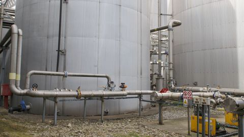 Planta de tratamiento de bioresiduos de Cogersa, en Ser�n, este jueves, en el que se ha presentado la campa�a de recogida a la que se sumaron una treintena de ayuntamientos de Asturias