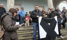 Lira Siera, miembro de la protectora Arca, se encarg� de leer un manifiesto. 
