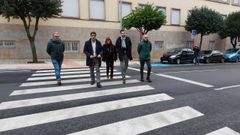 Representantes de la Xunta visitaron ayer el paso de peatones situado frente al CEIP Pr�cticas, en la calle Vicente Risco. Es uno de los ocho donde se mejor� la seguridad gracias a un proyecto enmarcado en el �ecobarrio�.
