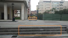 Lugares de la plaza de Juan Pablo II donde la asociaci�n vecinal Activa Ciudad Naranco pide rampas y barandillas