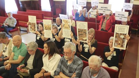 Distintos colectivos acudieron a la sesi�n plenaria para trasladar sus demandas.