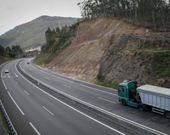 <span lang= es-es >Normalidad</span>. El talud rehabilitado para evitar desprendimientos presentaba ayer este aspecto, despu�s de algo m�s de una semana de trabajo en el que fue necesario utilizar maquinaria pesada. 