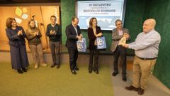 La conselleira de Medio Ambiente, ngeles Vzquez (tercera por la derecha), en el encuentro de empresas de gestin de residuos celebrada este jueves y viernes.