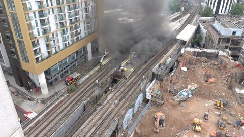 El incendio se declar� en el subterr�neo de la estaci�n de Elephant & Castle