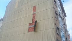 La Polic�a Local de Foz denuncia que las chapas que impermeabilizan muchos edificios no est�n bien ancladas