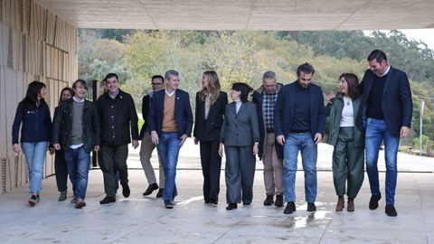 El presidente Alfonso Rueda junto a los conselleiros. De izquierda a derecha, Mara M. Allegue, Marta Villaverde, Miguel Corgos, Mara Jos G mez, Romn Rodrguez, Jos Gonzlez, Fabiola Garca, Mara Jess Lorenzana, Antonio Gmez Caamao, Diego Calvo, ngeles Vzquez y Jos Lpez Campos<br /><label class= placeholderlbl  style= position: absolute; top: 0px; color: #888888; padding: 1%; width: 98%; overflow: hidden; ><br /></label>