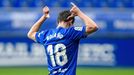 Christian Fern�ndez se se�ala el nombre y el dorsal tras marcar el 2-1 ante el Lugo