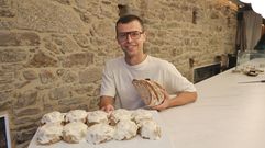Felipe Ces, intolerante al gluten, est� al frente del nuevo para�so para cel�acos abierto en la r�a do Vilar, donde antes estaba el restaurante Simpar. Apenas hizo reforma en el bajo, que funciona por las ma�anas como cafeter�a y por las tardes como local de copas (viernes y s�bados cierran a la 1.00). Adem�s, venden pan y rollos de canela, sin gluten, claro.