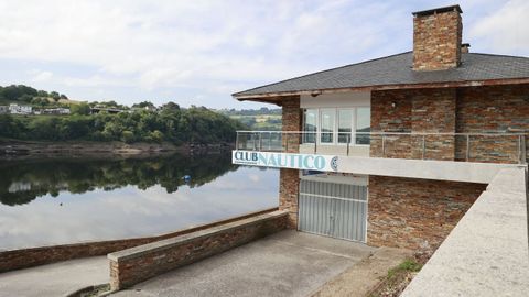 El inmueble se ubica a los pies del embalse
