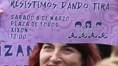 Representantes del Movimiento Feminista 8M presenta a los medios de comunicaci�n la manifestaci�n que se realizar� en pr�ximo s�bado en Gij�n bajo el lema �Avanzamos danto tira�