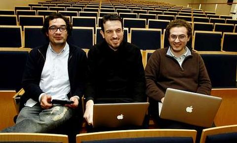 Esteban, Juan y Antonio, tras terminar la charla en la escuela de ingeniera de Santiago.