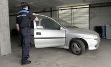 <span lang= es-es >Desde Valencia</span>. Los agentes rianxeiros tendr�n pr�ximamente un nuevo coche (imagen). El veh�culo fue robado en Valencia y lleg� a Rianxo. Cuando la Polic�a de este municipio contact� con su titular este decidi� cederlo para no hacerse cargo. Ahora solo hay que completar los tr�mites para que entre en servicio. 
