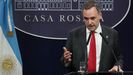 El portavoz presidencial argentino, Manuel Adorni, en rueda de prensa el lunes