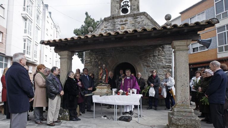 Foto de archivo de una misa de San L�zaro durante unas fiestas de Carude