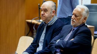 El lotero Manuel Reija y su hermano Miguel, delegado de Loter�as en A Coru�a, en la Audiencia da Coru�a
