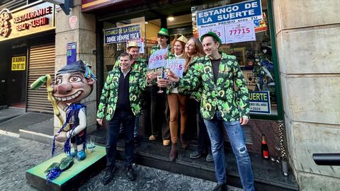 La administraci�n de loter�a de la calle Jovellanos de Oviedo es conocida popularmente como �El estanco de la suerte�