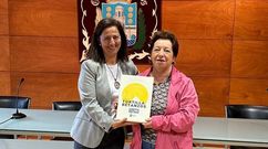 Esther Corral, del Bar Galicia, recibi� el premio de manos de la alcaldesa de Betanzos, Mar�a Barral