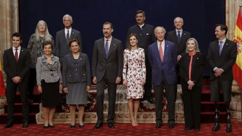 Los reyes y los premiados, durante la recepci�n en el Reconquista