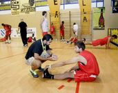Yago Casal comenz� ayer la pretemporada con diez jugadores del primer equipo y ayuda extra. 
