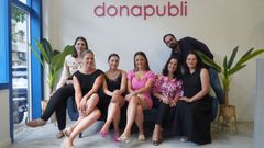 Parte de la plantilla presencia de la agencia Donapubli, con sede en Ribadeo