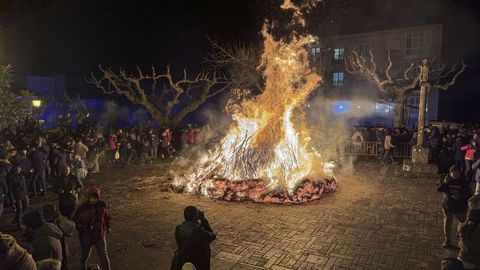 Hoguera final de la Noite dos Fach�s.
