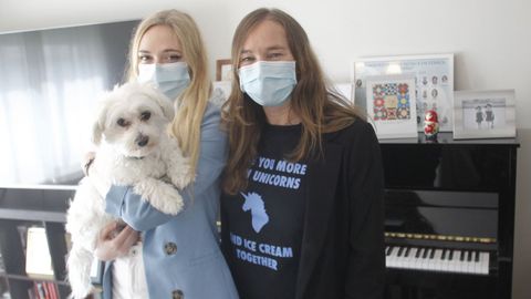 Graciela y Mia, con la perrita de la primera, Cuqui, a la que la pianista croata ya ha cogido mucho cari�o 