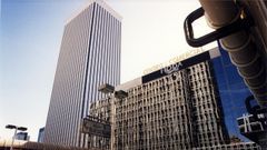 Al fondo a la izquierda, la Torre Picasso, edificio que Pontegadea compr� a FCC en el 2011 por 400 millones de euros.  