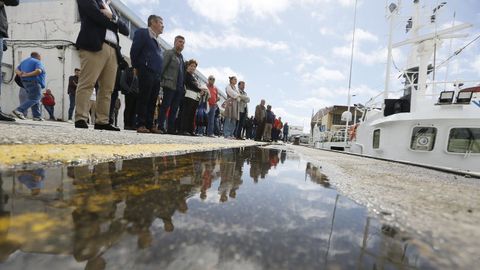 Pitada de los barcos y concentraci�n en el puerto de Burela