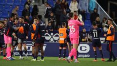 Los deportivistas saludan a la afici�n desplazada a M�laga tras el partido