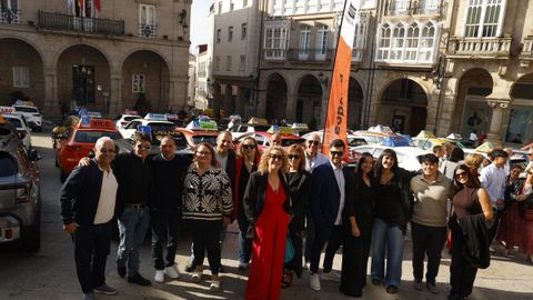 Exposici&oacute;n de veh&iacute;culos de autoescuelas, en la Praza Maior de Ourense.