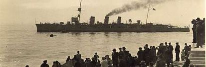 El crucero ligero �Blas de Lezo� saliendo del puerto de Las Palmas.